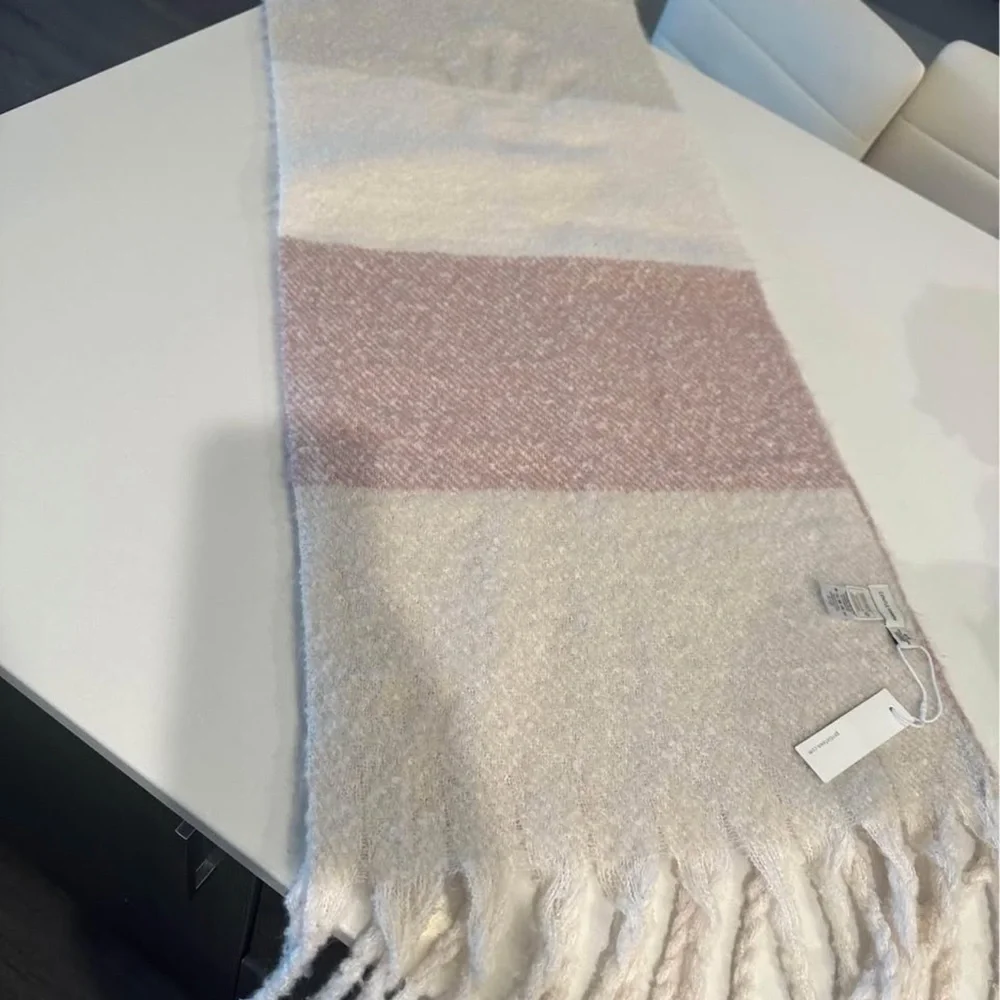 NWOT Gentle Fawn Scarf